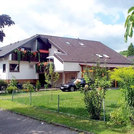 Gaestehaus Linde بيت للعطل