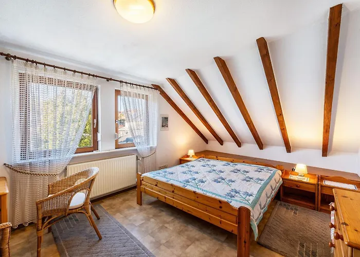 度假居 Gaestehaus Linde 恩丁根